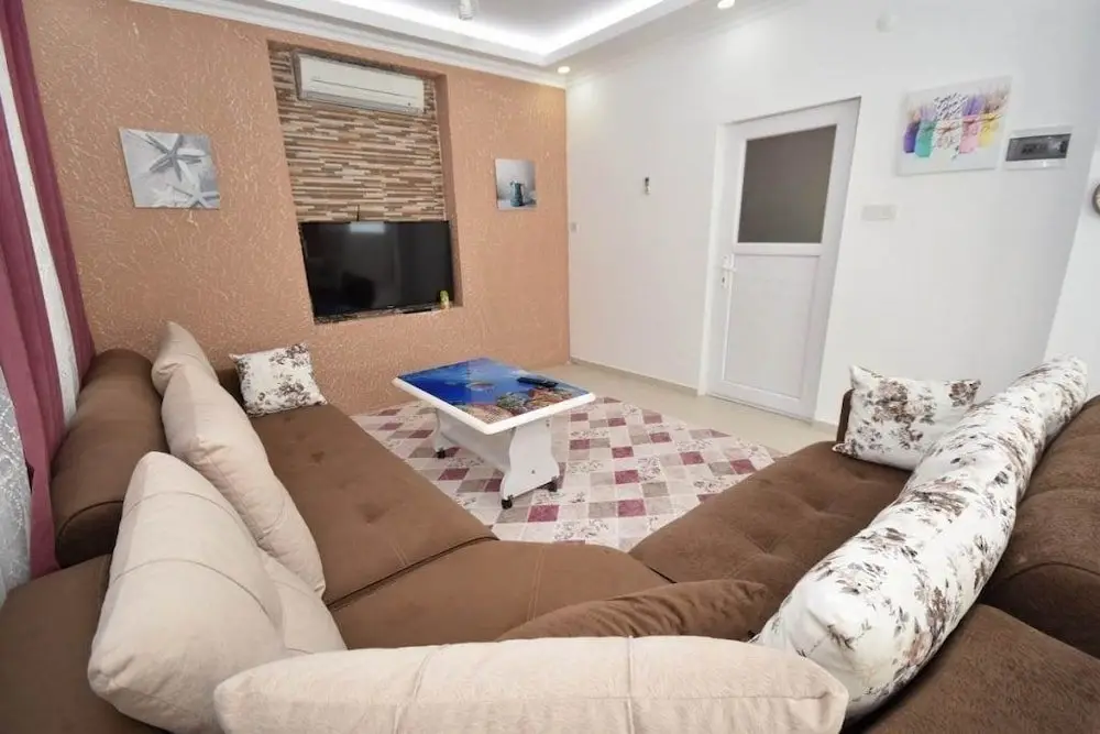Исламлар: Villa Nevin