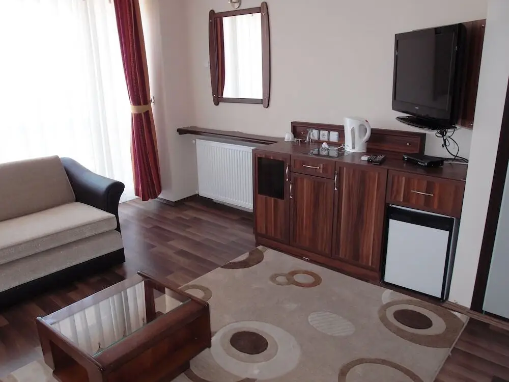 Тире: Otel Tirem
