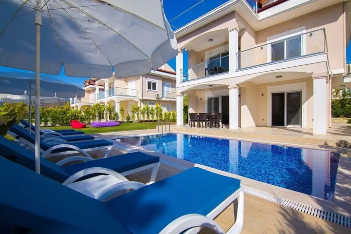 Исламлар: Villa Almira