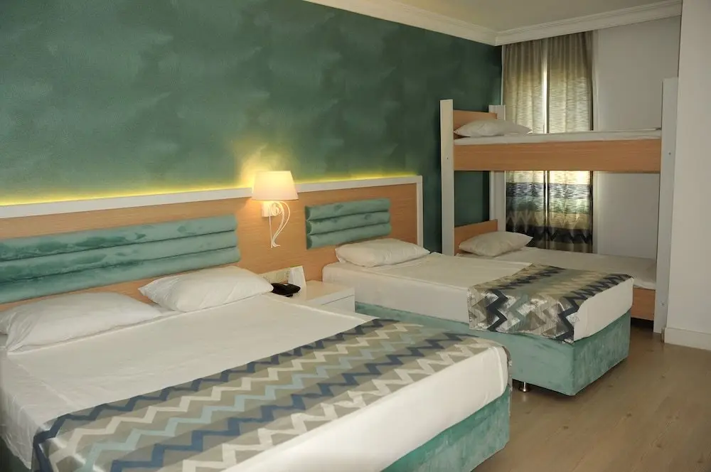 Манавгат: Iron Ambassador Side Beach