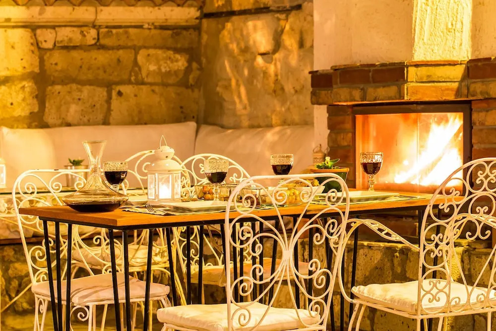 Чешме: Firuze Alaçatı Otel Meyhane