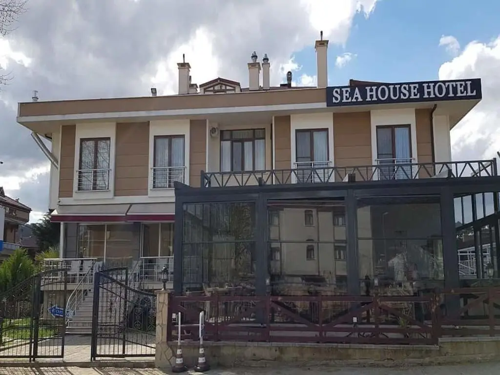 Сайл: Sea House Hotel