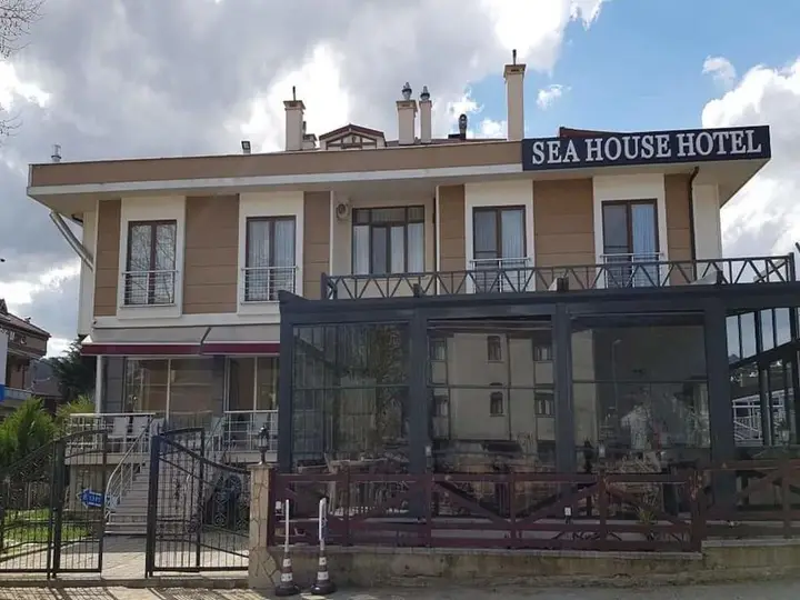 Сайл: Sea House Hotel