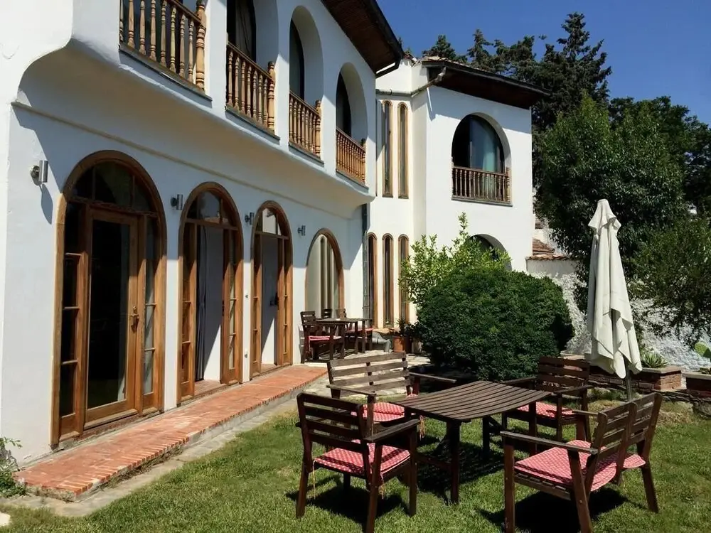 Сельчук: St John's House