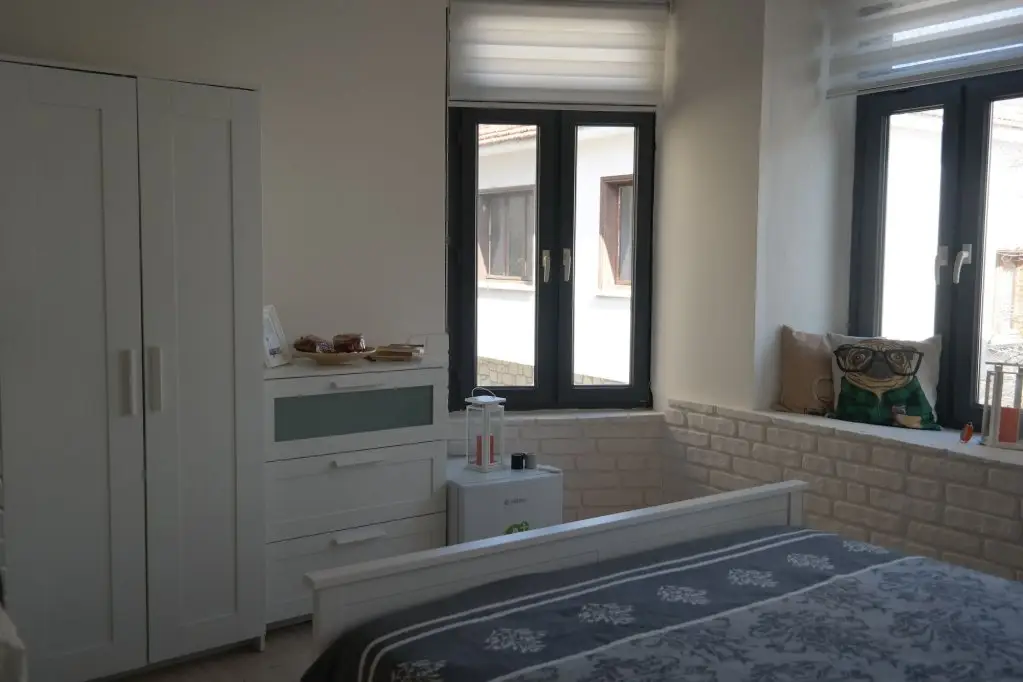 Чешме: Pug Rooms