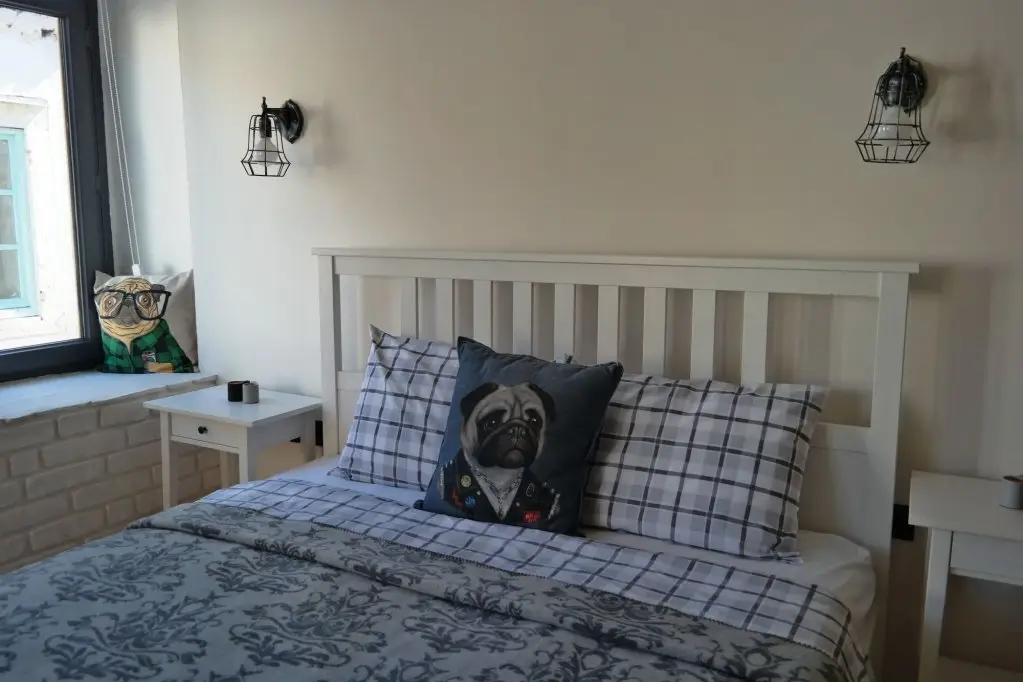 Чешме: Pug Rooms