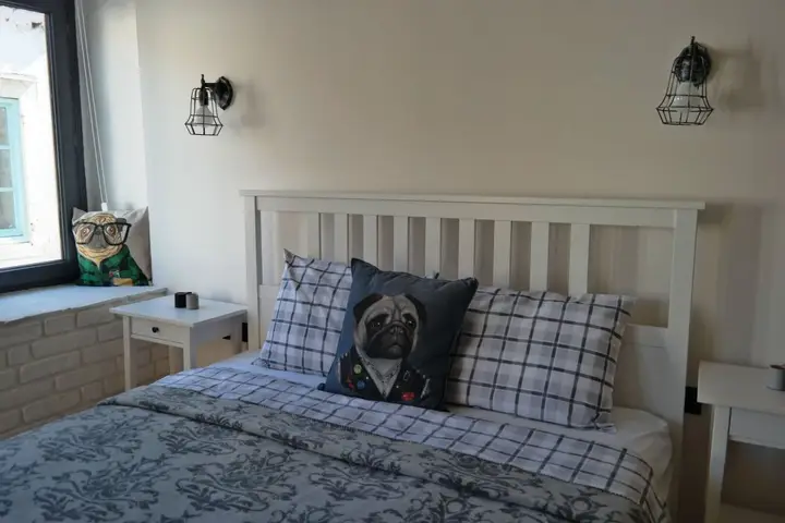 Чешме: Pug Rooms