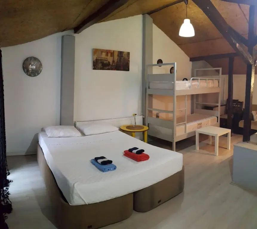 Бурса: Eves Home Pension