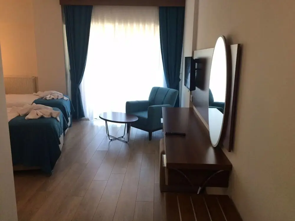 Явузкой: Black Forest Hotel