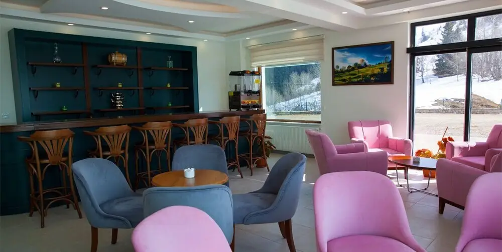Явузкой: Black Forest Hotel