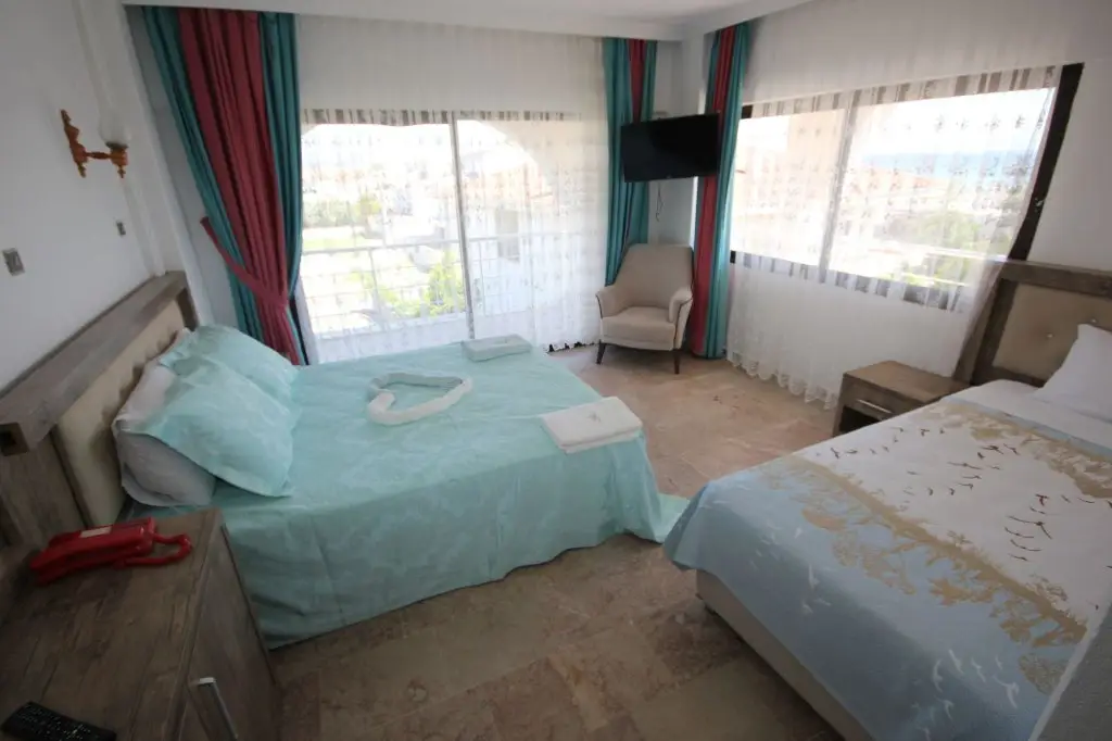 Айвалык: Hotel Paris