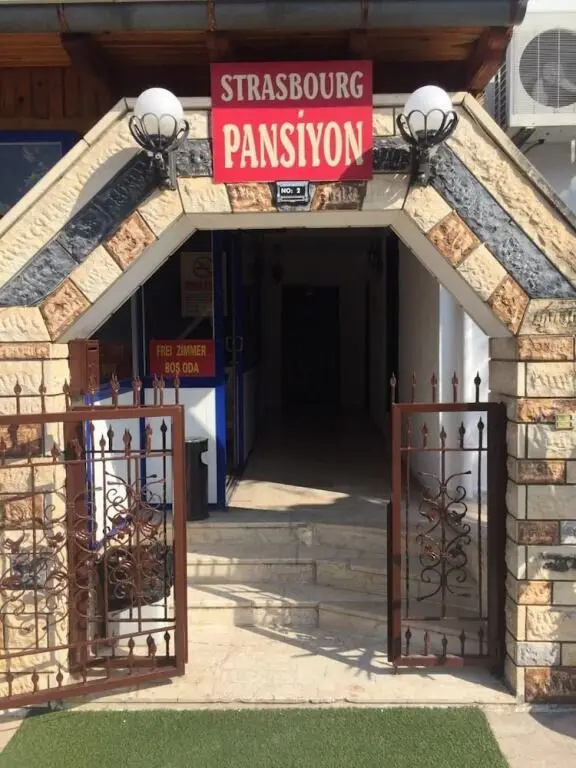 Текирова: Strasbourg Pansiyon