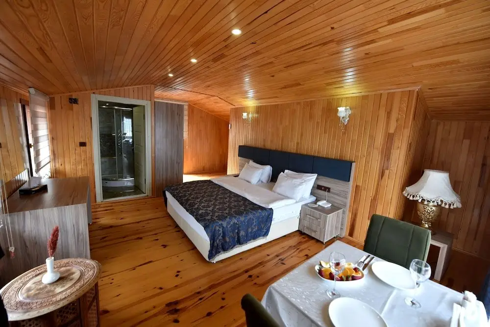 Арсин: Dora Hotel