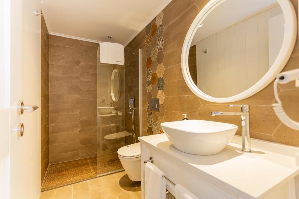 Акьяка: Alp Suites Limon