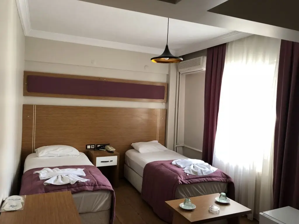 Эдремит: Otel Bilgicler
