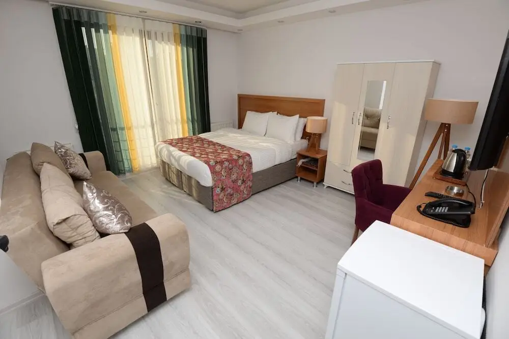 Ван: Corner Hotel Van