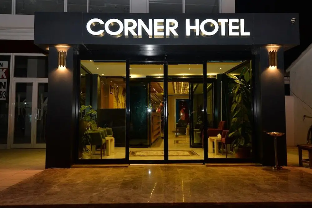 Ван: Corner Hotel Van