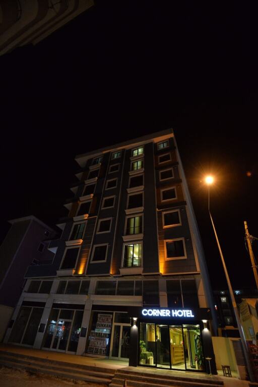 Ван: Corner Hotel Van