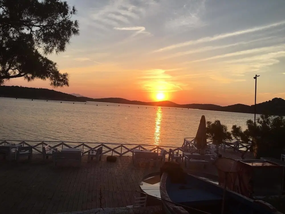 Айвалык: Pusula Otel