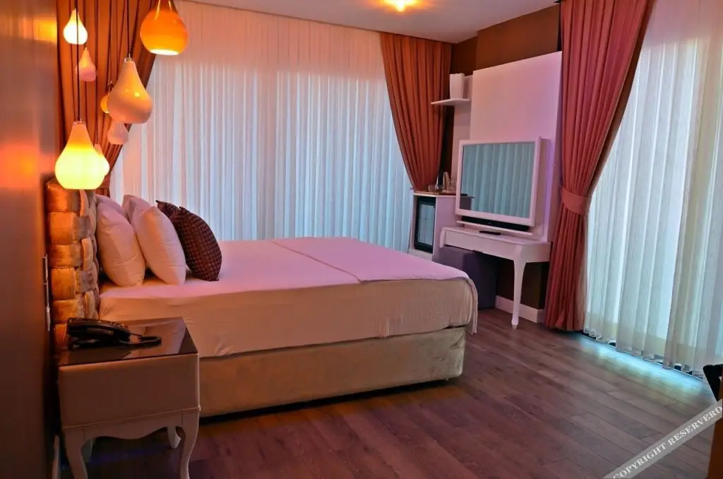Урла: Ferush Otel