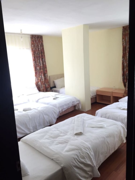 Эджеабат: Konig Hotels