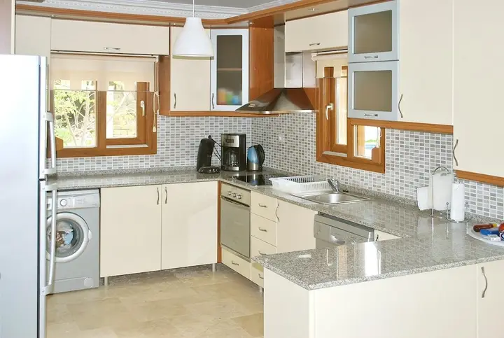 Согучак: House With 4 Bedrooms in Kusadasi, With Private Pool and Enclosed Gard
