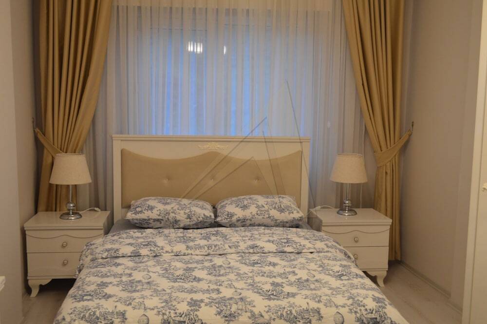 Йомра: Menay Properties - 3