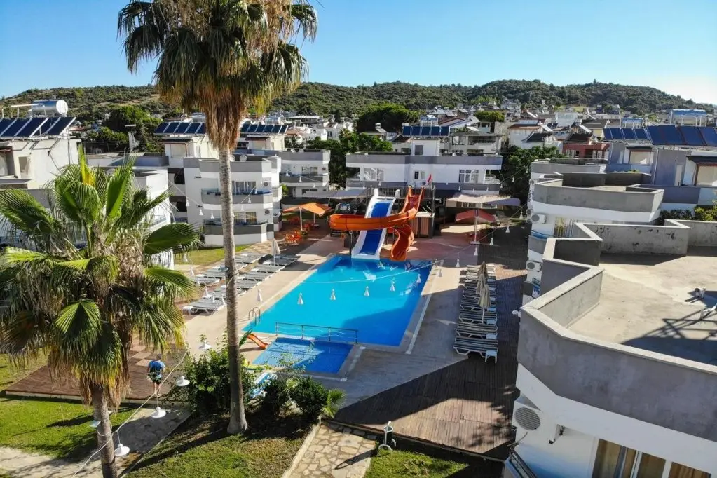 Throne Beach Resort & Spa — фото 1