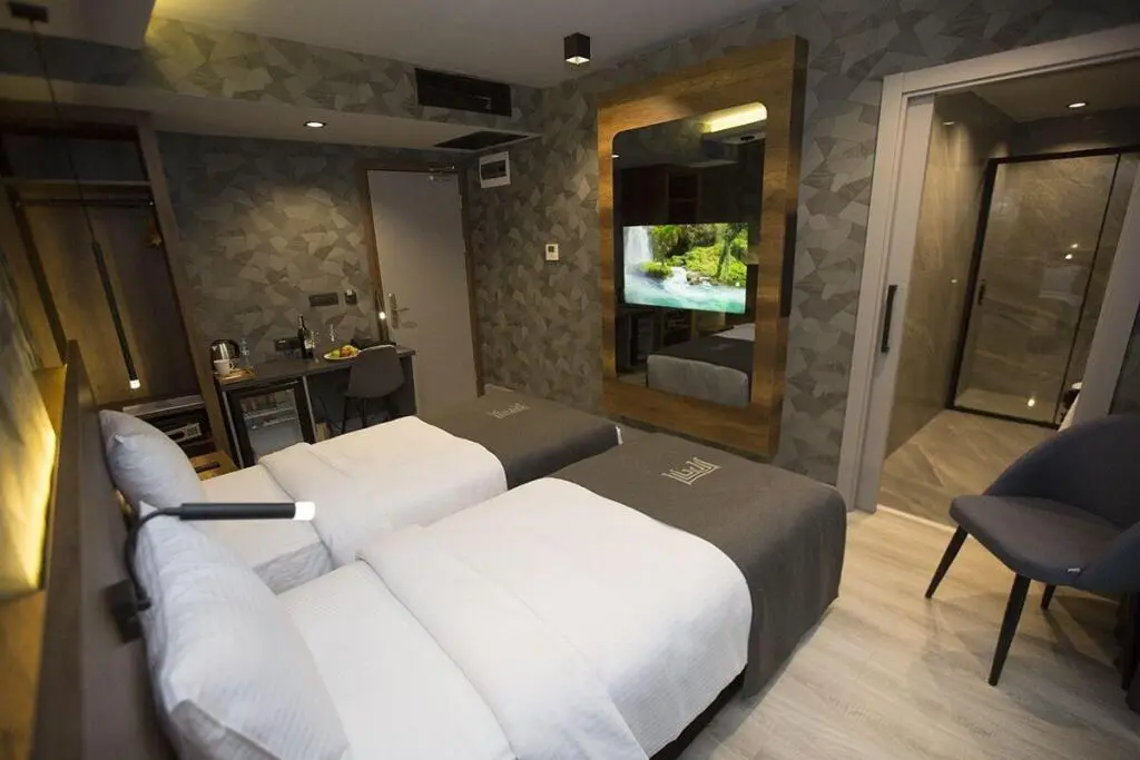 Измир: Emens Hotel