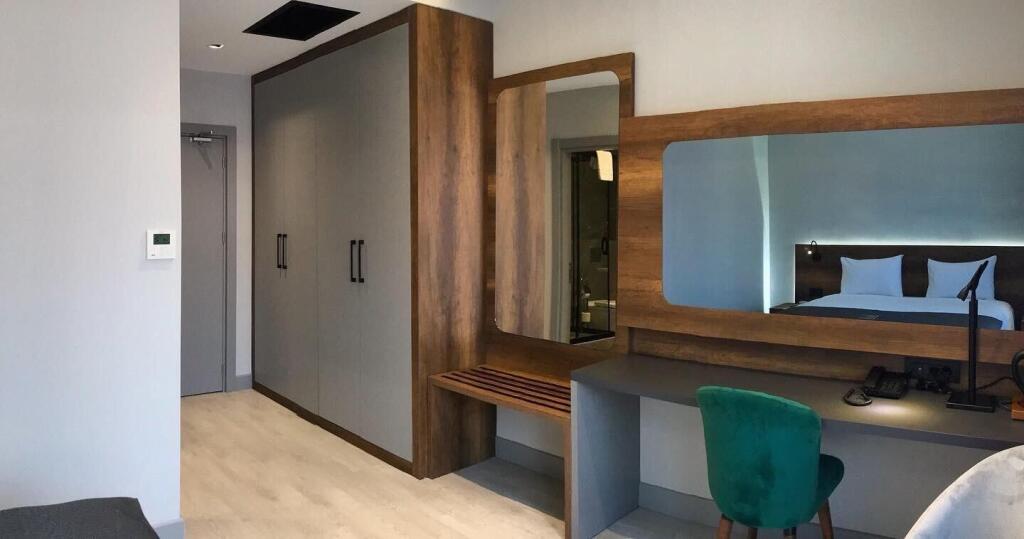 Измир: Emens Hotel