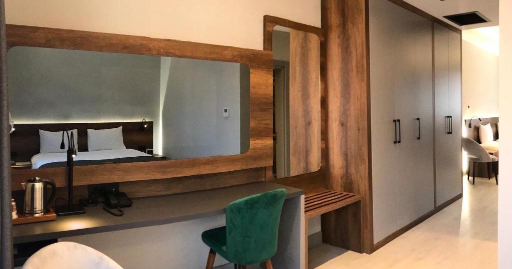 Измир: Emens Hotel