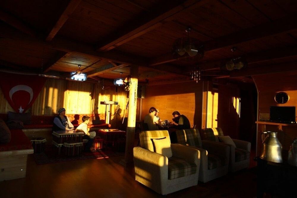 Чамлыхемшин: Hazindag Doga Konuk Evi