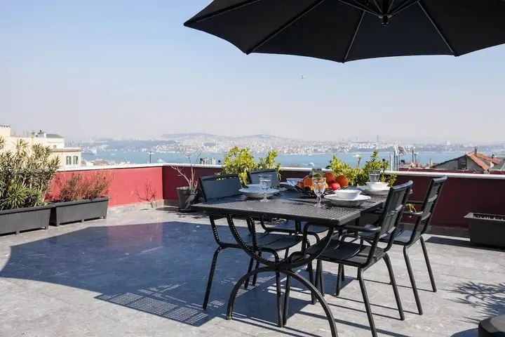 Стамбул: 3 Bedrooms Apartment w Sea View and Terrace