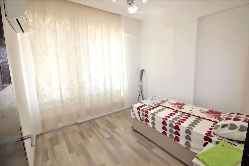 Аланья: Gullerpinari Beach Apartment Yali