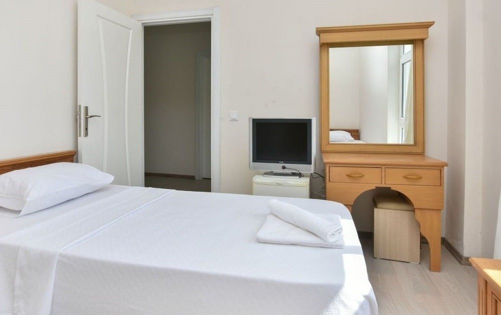 Бурхание: Kopru Hotel