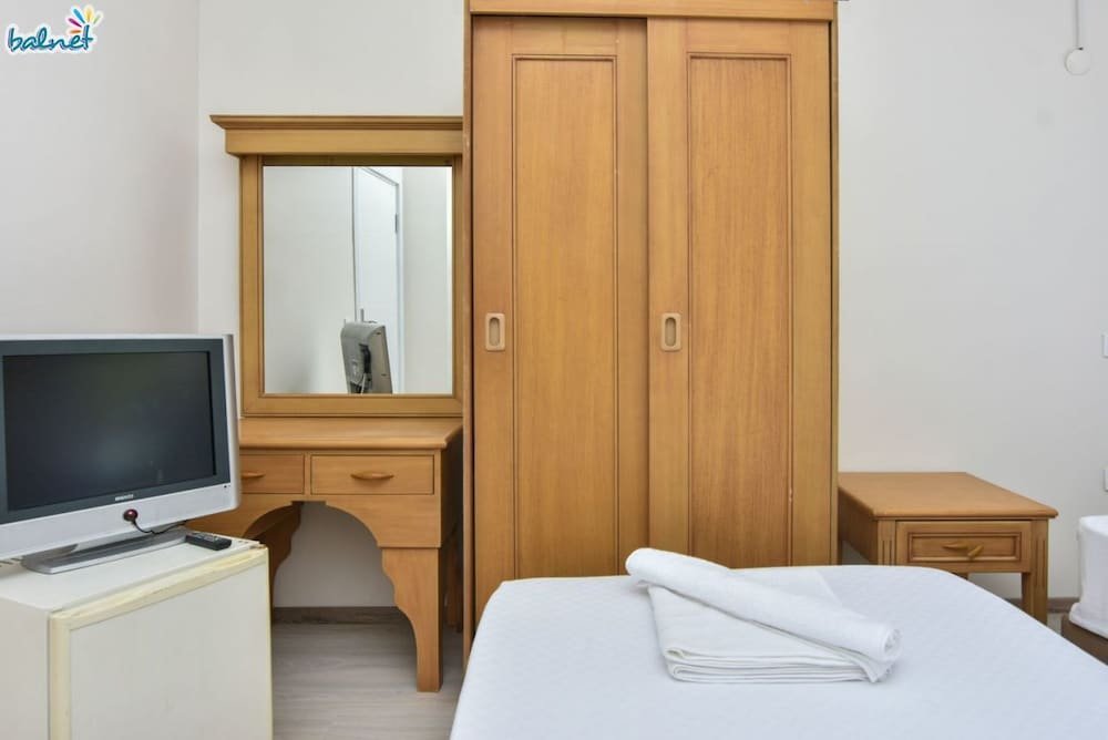 Бурхание: Kopru Hotel