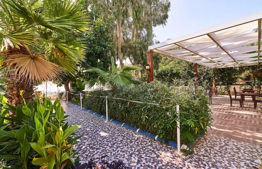Окурджалар: Akin Paradise Hotel