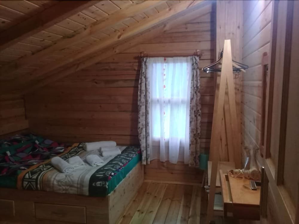 Чамлыхемшин: Pokut Inn
