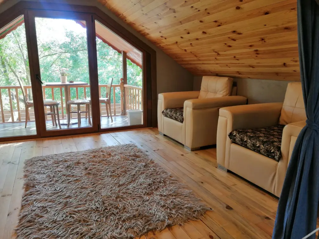 Сайл: Antik River House