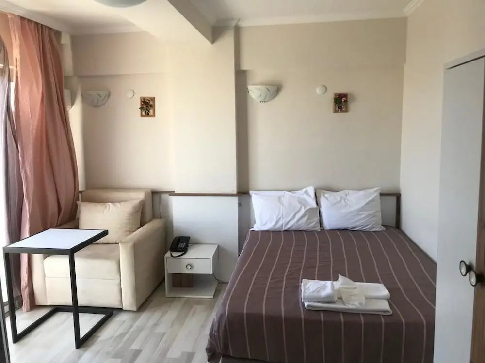 Лапсеки: Alesya Otel
