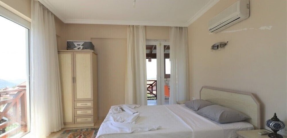 Фетхие: Villa ANM2 by JoyLettings