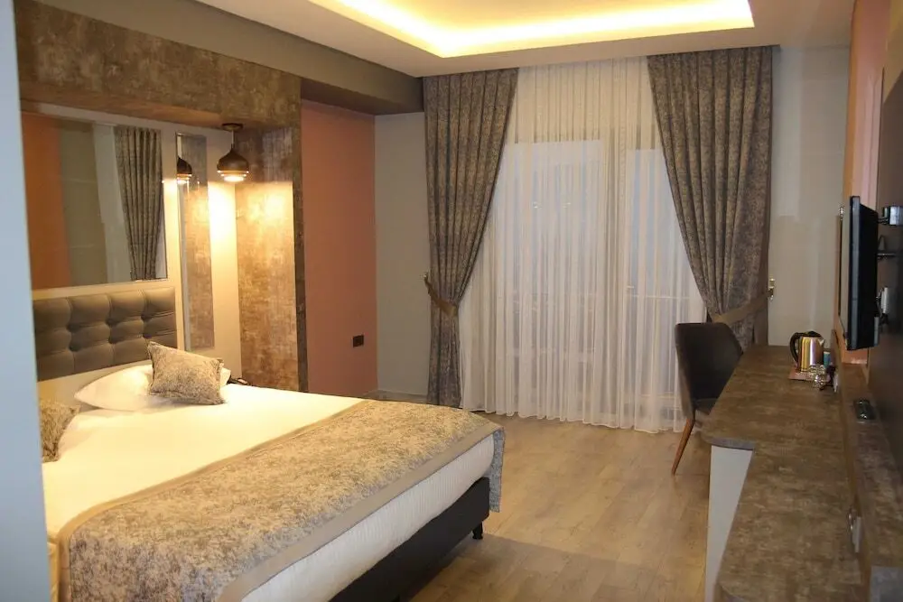 Чайджума: Ereza Otel