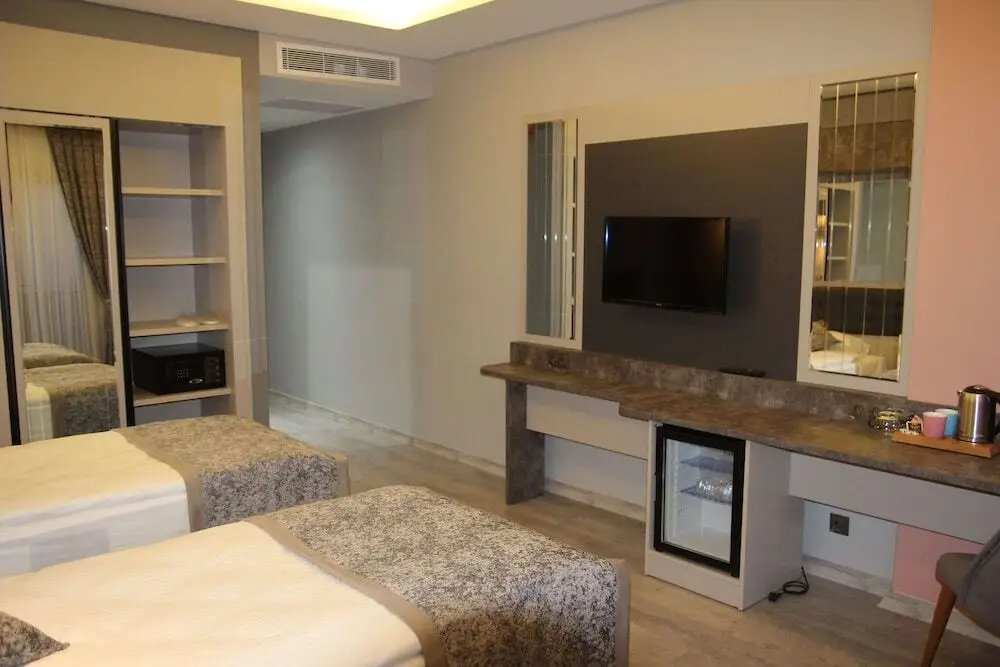 Чайджума: Ereza Otel