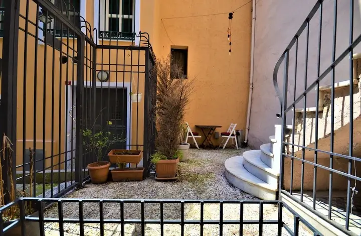 Стамбул: Backyard Of Galata
