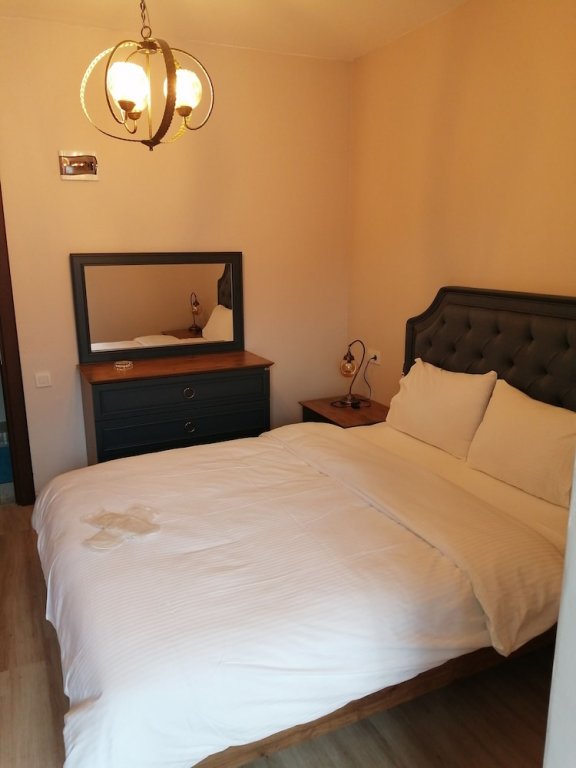 Янык: Papatya Hotel