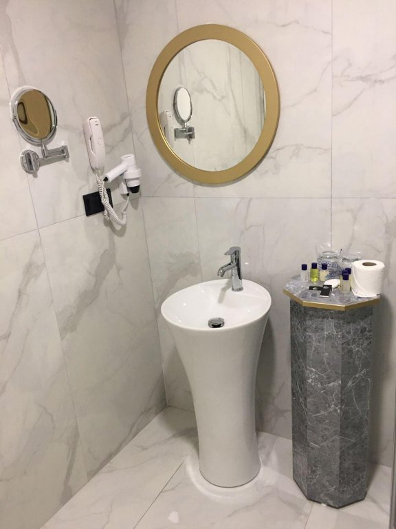 Аланья: Karikatur Bi Hotel