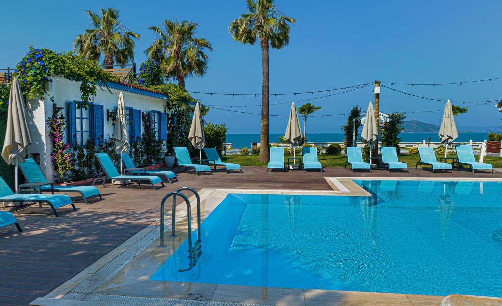 Uras Beach Hotel — фото 1