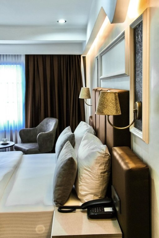 Арнавуткёй: FRT Airport Hotel