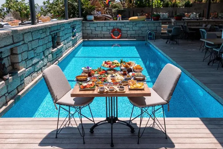 Чешме: Yerli Otel Alacati