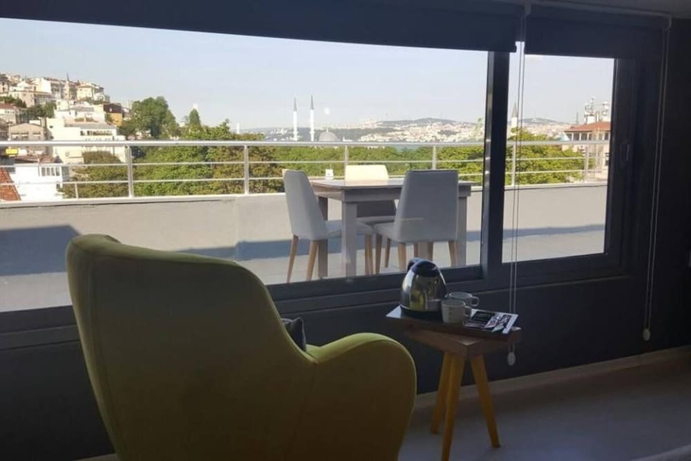 Стамбул: Galata Port Flat Company